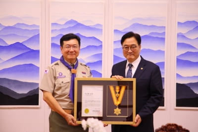 한국스카우트연맹, 우원식 국회의장에 무궁화 금장 수여