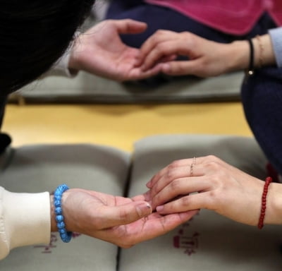 "이번엔 얼굴 가릴게요"…40대 몰린 '사찰 소개팅' 결과는