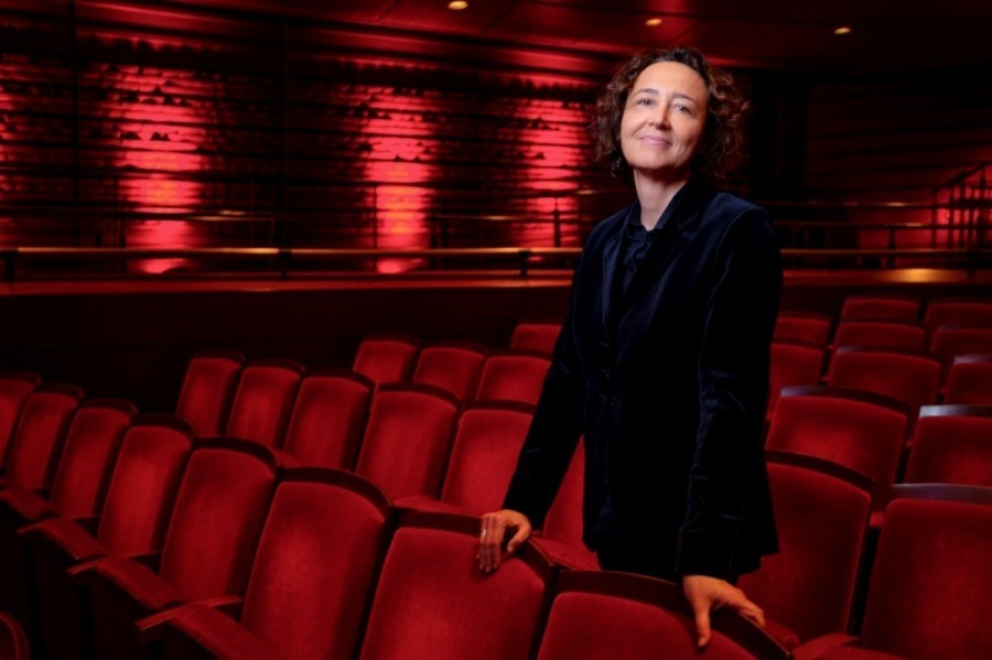 French alto singer and conductor Nathalie Stützman ©Jeff Fusco -The Philadelphia Orchestra / Source. Nathalie Stutzmann Home Page