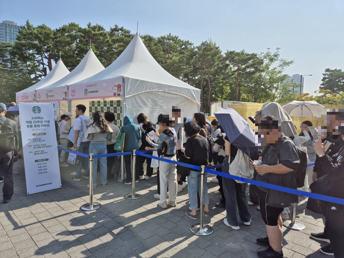 서울 잠실 롯데월드타워 잔디광장에서 열리는 '2024 청춘, 커피 페스티벌' 전경. (사진=이선아 기자)