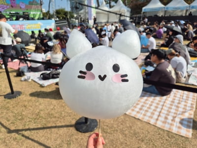 "인기 짱 코코 솜사탕 받아가세요"... 아이들과 오기 좋은 이곳 [2024 청춘, 커피 페스티벌]