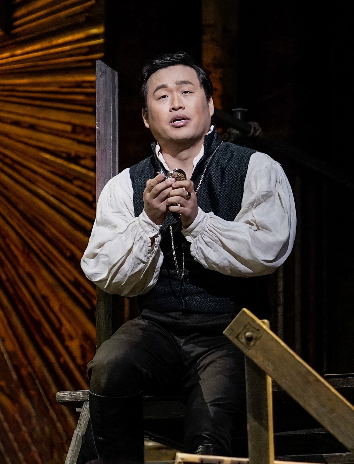 푸치니의 '토스카'에서 카바라도시 역을 맡은 백석종 | 사진. © Karen Almond / Met Opera