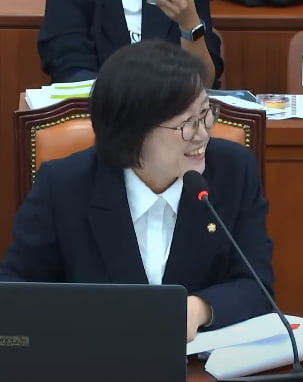 정혜경 진보당 의원이 15일 환노위 카지노 해외 