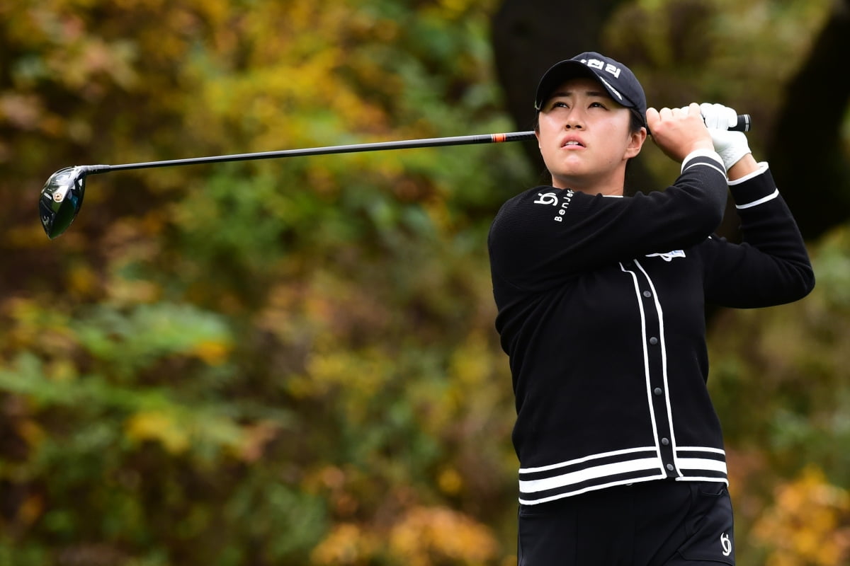 마다솜이 19일 상상인 · 한경 와우넷 오픈 3라운드 1번홀에서 티샷을 하고 있다.  변성현 한경닷컴 기자