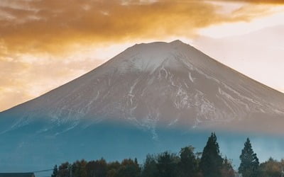 "130년 관측 사상 이런 일은 처음"…日 후지산에 무슨 일이