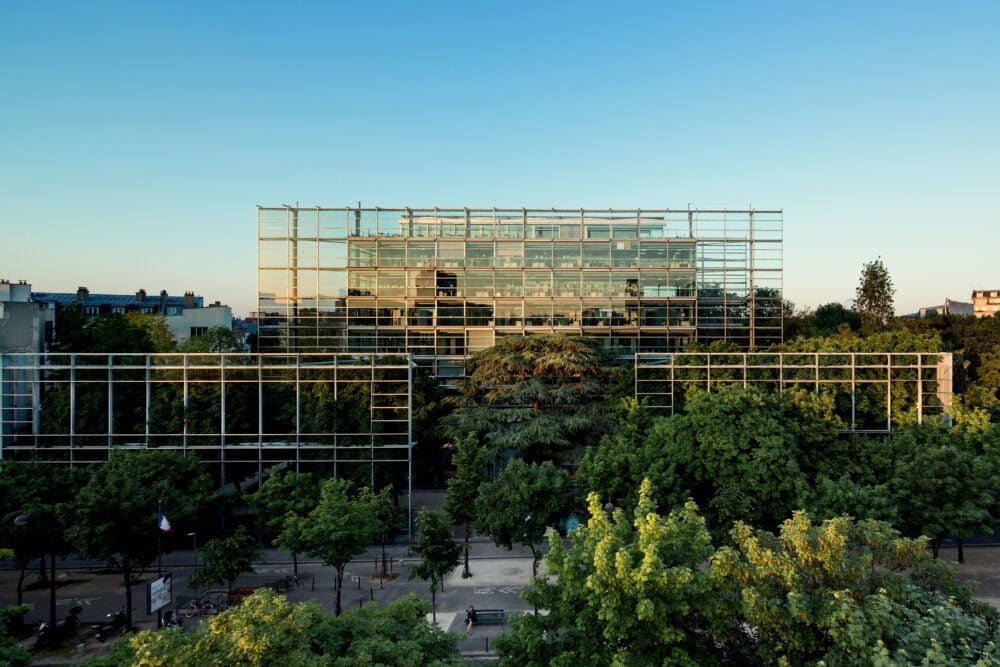 Outside the current Cartier Foundation for Contemporary Art, located in the 14th arrondissement of Paris. © Jean Nouvel, Emmanuel Cattani & Associes / Photo .©Luc Boegly