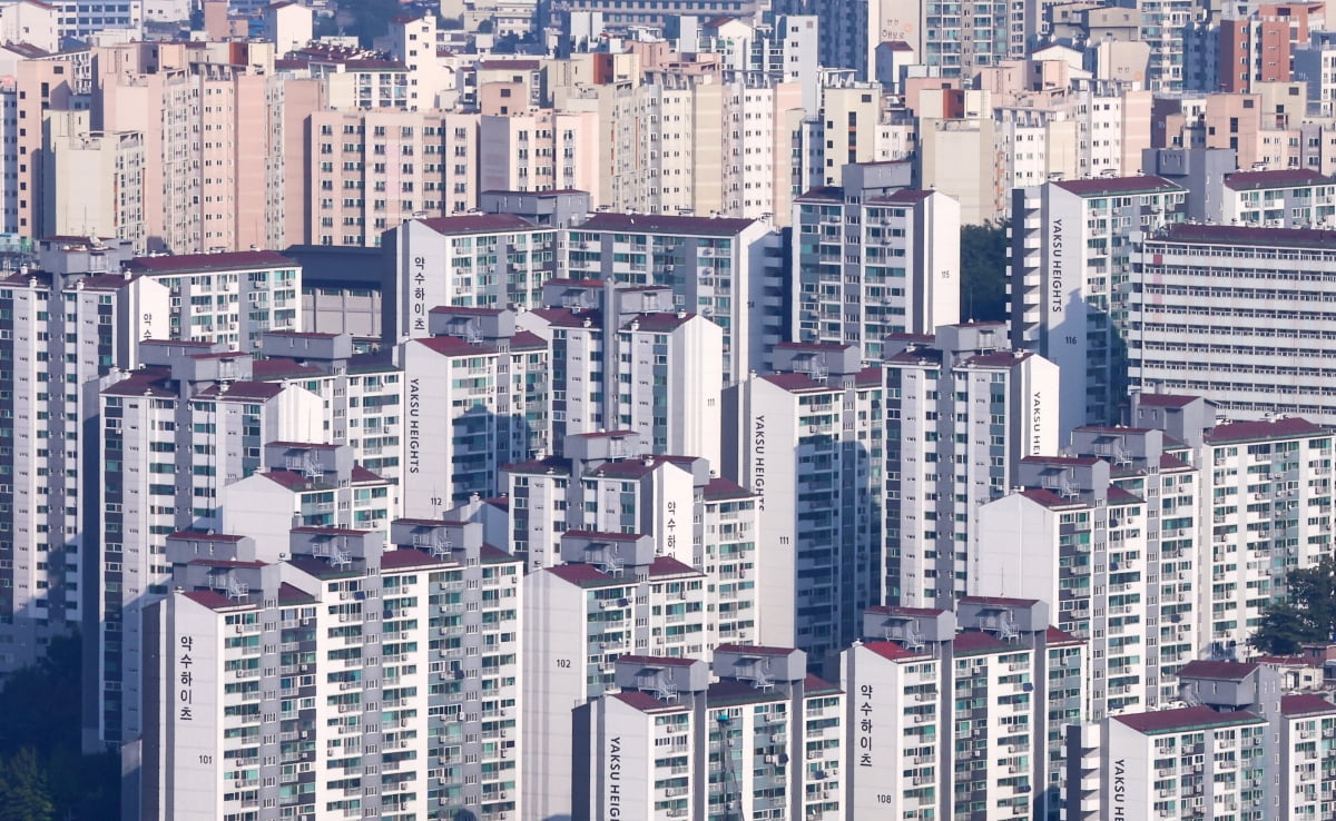 지난 17일 서울 남산에서 바라본 서울 시내 아파트 단지 모습. /사진=연합온라인카지노