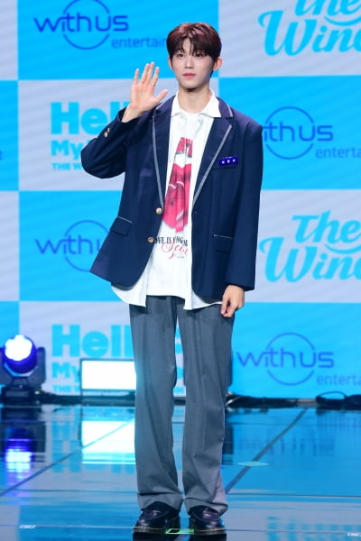 [포토] 더윈드 최한빈, '우월한 비율 뽐내며~'