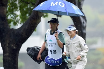 [포토] 송가은, '우중 골프' (상상인 · 한경 와우넷 오픈 2024)