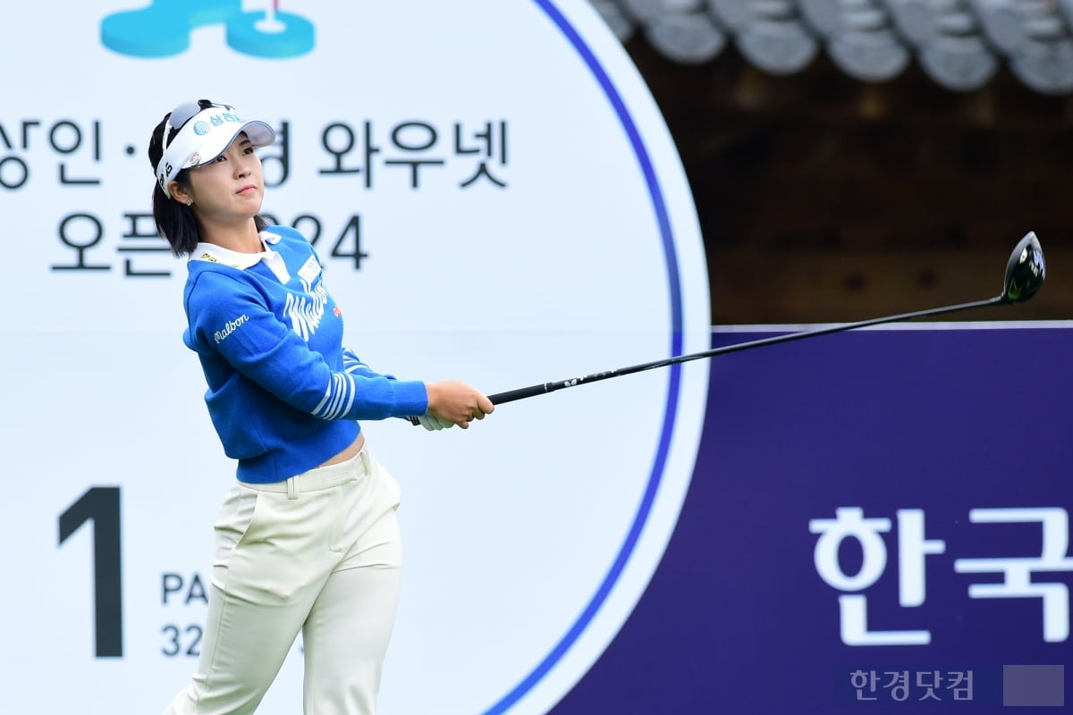 [포토] 전예성, '페어웨이로 날아라' (상상인 · 한경 와우넷 오픈 2024)