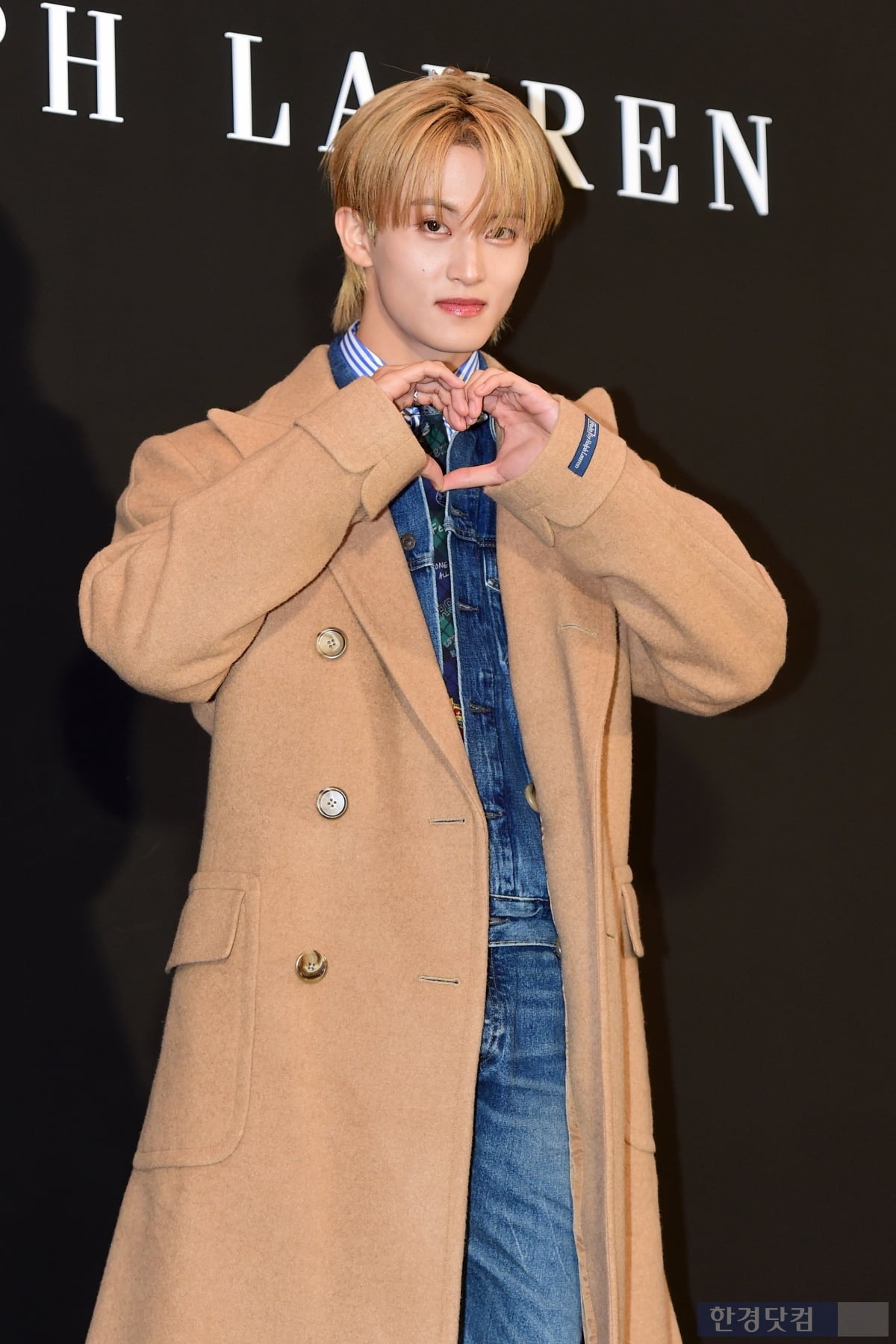 [포토] NCT 마크, '시즈니에게 하트~'