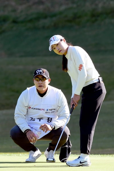 [포토] 김우정, '신중하게 그린 읽기'