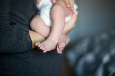 미혼모가 낳은 아이 되판 여성 항소심서 형량 늘어