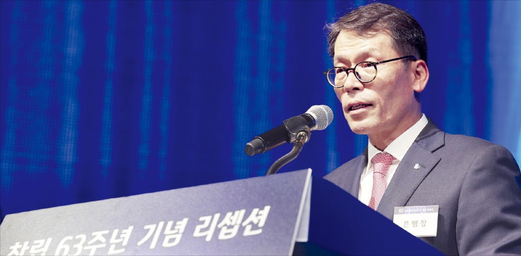 김성태 기업은행장이 지난 8월 서울 을지로 본점에서 열린 ‘창립 63주년 기념식’에서 기념사를 하고 있다. /기업은행 제공
 