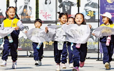 [포토] 즐겁게 배우는 한글…"훈민정음 탁본 만들었어요"