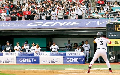 가을야구 全경기 매진…멈출 줄 모르는 '흥행 질주'