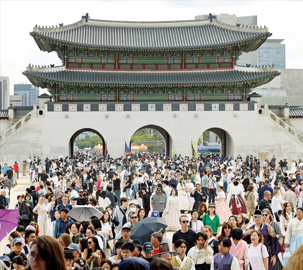 [포토] 한글날 외국인 관광객 붐비는 경복궁 