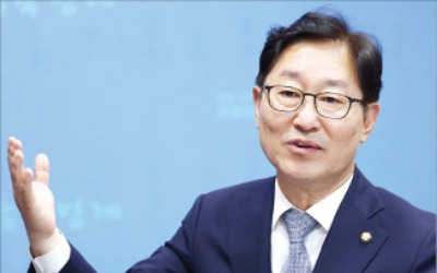 "잡스도 울고 갈 韓 스톡옵션 규제, 지급 대상 풀어야"