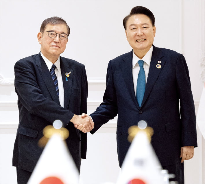 [포토] 尹-이시바 日총리 첫 정상회담 개최 "관계발전 함께 도모"