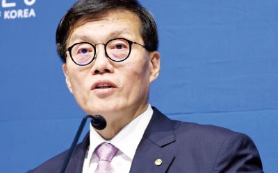 이창용 "금리인하 여력 있지만…가계부채 자극없이 속도조절할 것"