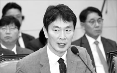 野 "관치 금리가 코리아 디스카운트"…이복현 "가계부채 꺾기 위해 나선 것"