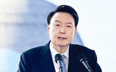 尹 "검증된 원전, 계속 가동하게 英·佛처럼 제도 고쳐야"