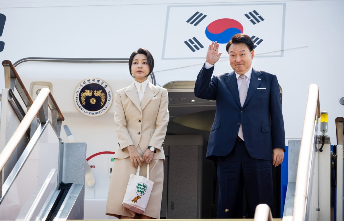 윤석열 대통령(오른쪽)과 부인 김건희 여사.  사진=대통령실 제공