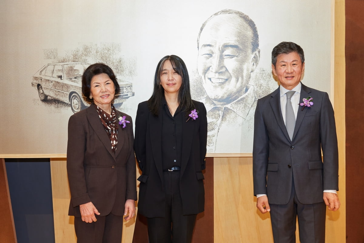 포니정재단은 17일 서울 강남구 삼성동 아이파크타워 포니정홀에서 ‘제18회 포니정 혁신상’ 시상식을 개최하고 올해 수상자인 한강 작가에게 시상했다. 사진=포니정 재단