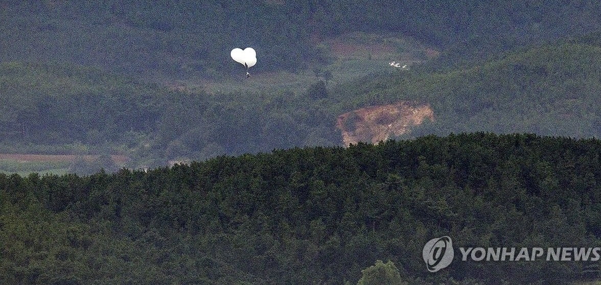 北, 또 쓰레기 풍선 살포…경기·강원 이동 가능성