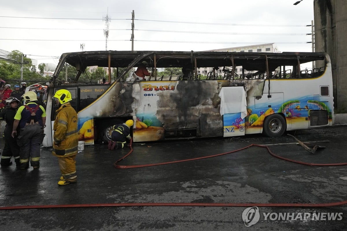 수학여행 가던 버스 불타…"학생·교사 등 25명 사망"