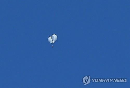 北, 쓰레기풍선 또 띄워...인천공항 이착륙 중단