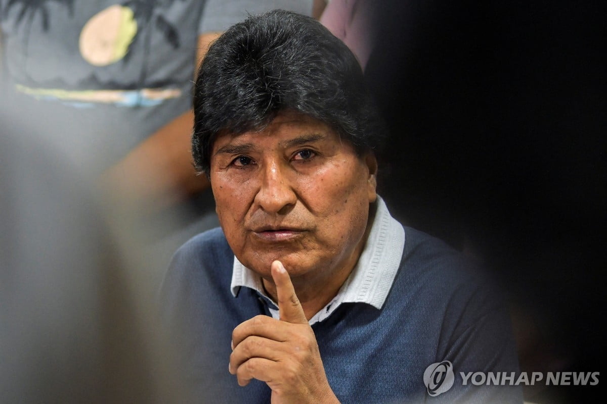 "前대통령이 미성년자 성폭행"...이 나라 '발칵'