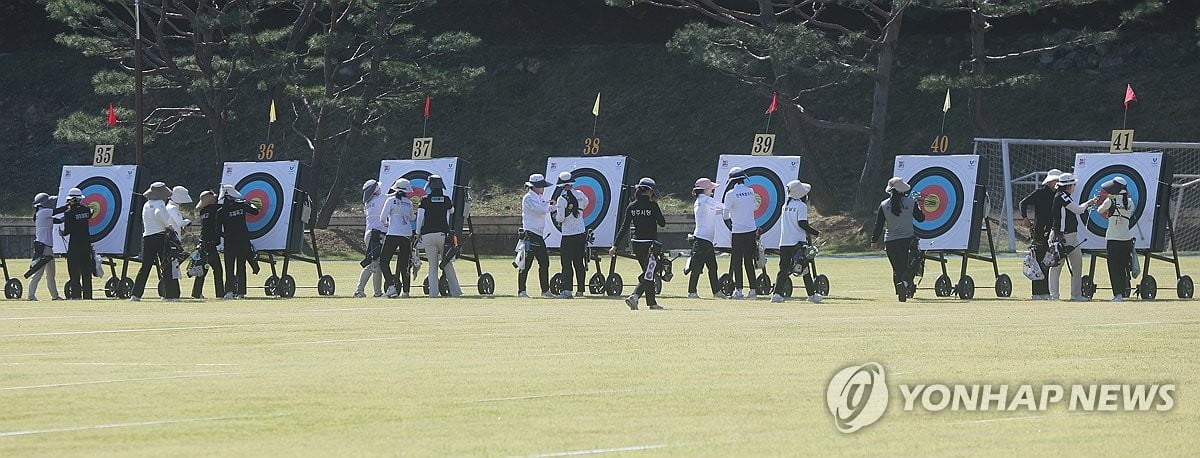 ⚽澳超半场：波蒂克闪击、塞格西奇双响反超，悉尼FC暂2-1西部联