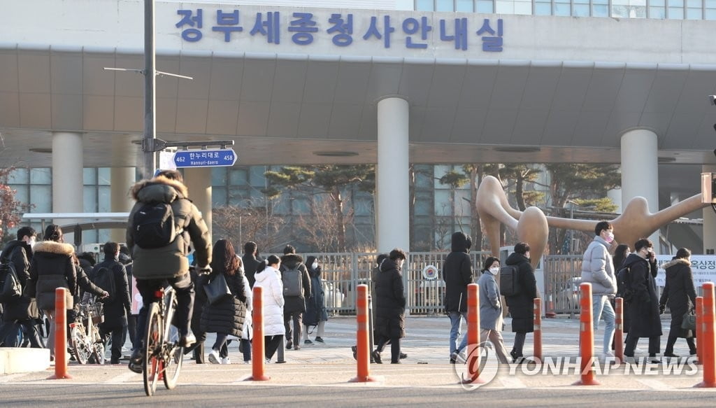 "지방공무원 부럽네"...육아휴직 기간도 경력 인정