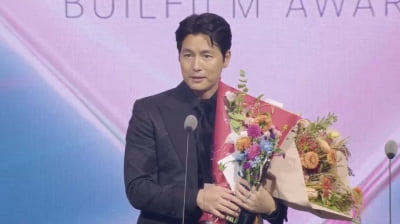 Jung Woo-sung Wins Best Actor at 2024 Buil Film Awards for '12.12: THE DAY'