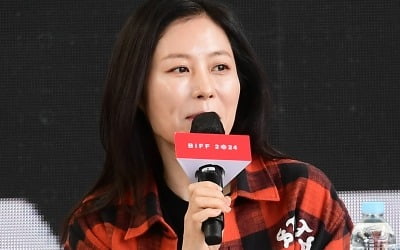 '지옥2' 문소리 "합류 고민 많아, 감독님 애 태웠다…살아남을 수 있을지 걱정"[BIFF]