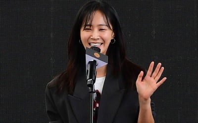 이설 "권유리, 힘들어도 지치지 않아…밝은 에너지 유지" ('침범')[BIFF]