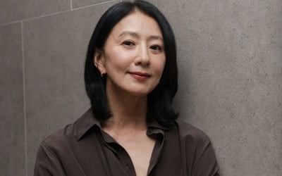 '57세' 김희애 "♥남편에 애교 부리려고 노력"…눈가 주름도 사랑스러운 여배우[TEN인터뷰]