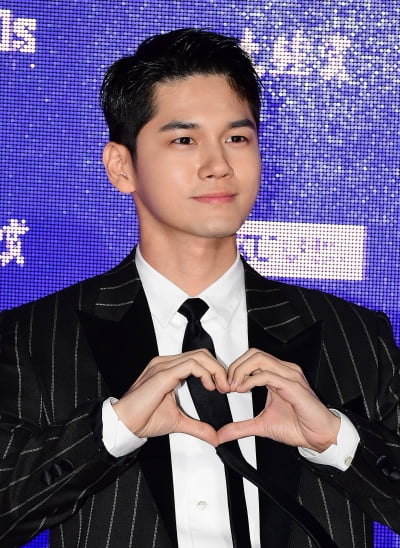 옹성우, 오늘(16일) 만기 전역…"아하하하!" 기쁨에 취했네 [TEN이슈]