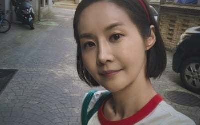 '8살 연하♥' 김가연, 50대 안 믿기는 여대생 비주얼…탱탱한 피부 과시