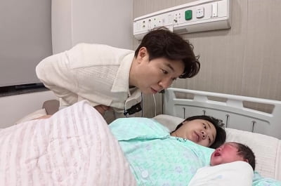 Park Soo-hong Introduces Newborn Daughter Jeonbok on 'The Return of Superman'