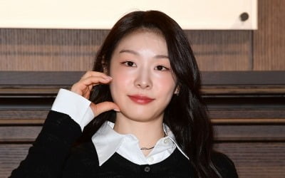 김연아, '♥고우림' 없이 결혼기념일 자축…우아한 웨딩드레스 자태 과시