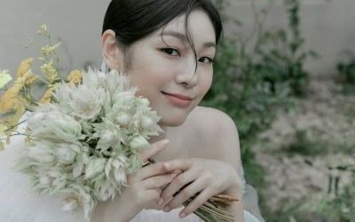 김연아, 못 보던 웨딩화보네…♥고우림 군대 보내고 "두 번째 결기" 자축