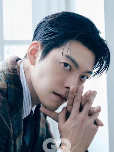 '188cm' 김우빈, 남자도 반하게 만든 공룡 미모…홍석천 '♥' 꾸욱