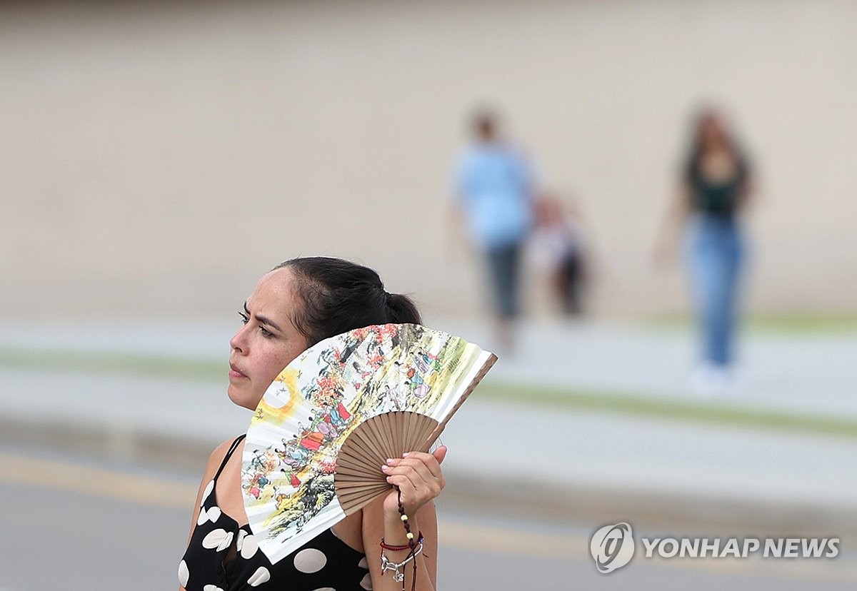 지난달 '역대 최악 늦더위' 공식확인…해수면 온도도 10년새 1위