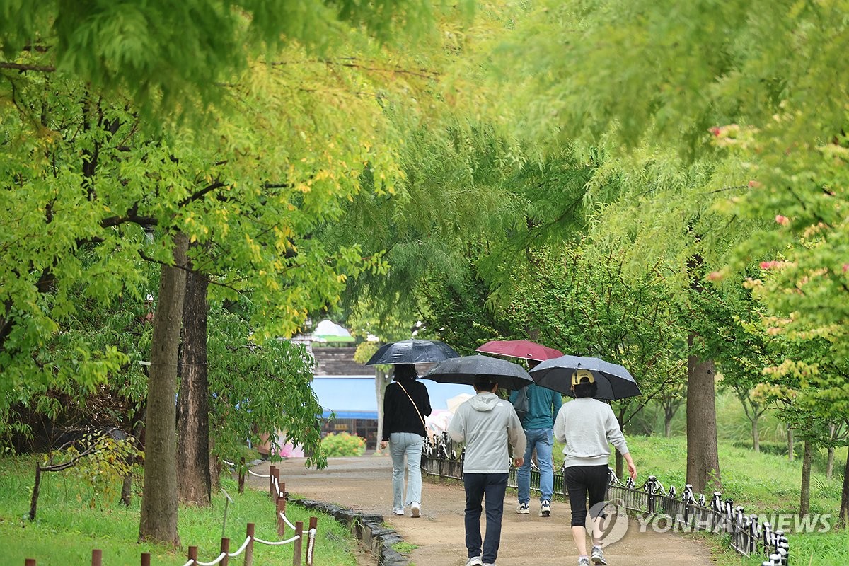 전국 가을비…비 그치면 기온 뚝 '쌀쌀'