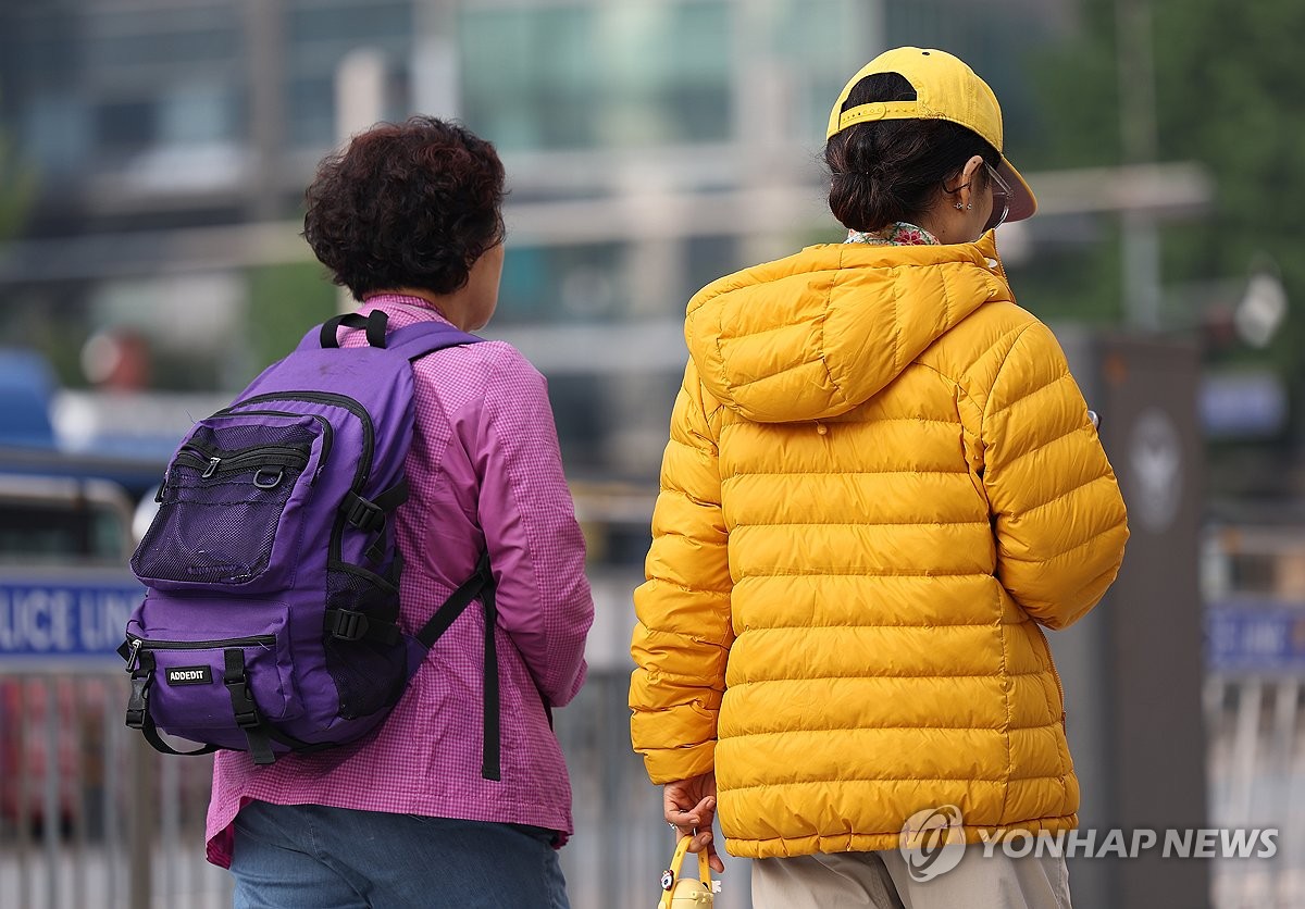 아침 기온 '뚝'…찬 바람에 체감기온 더 쌀쌀