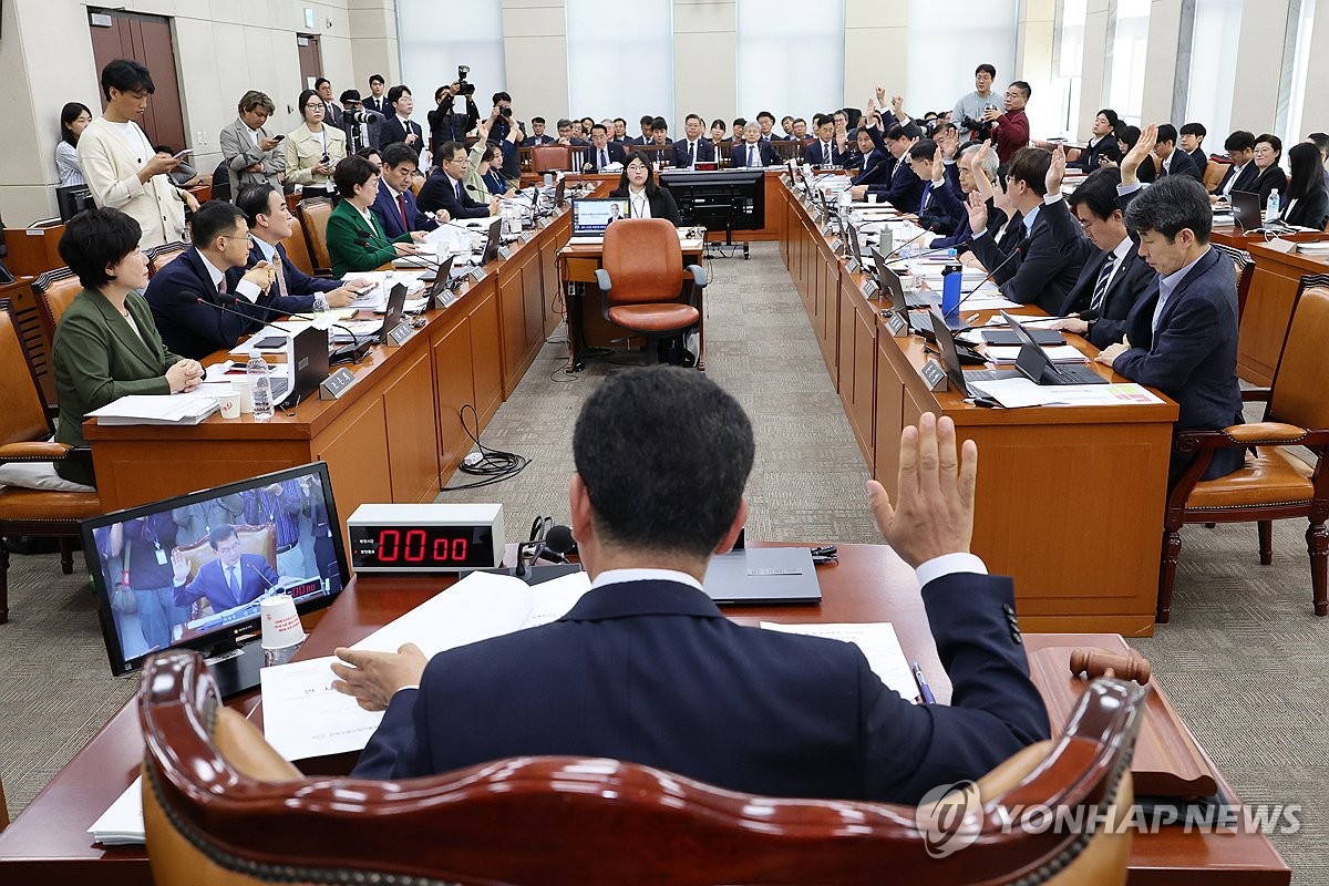 명태균 '살라미 폭로'에 여의도 요동…국감서 진흙탕 싸움