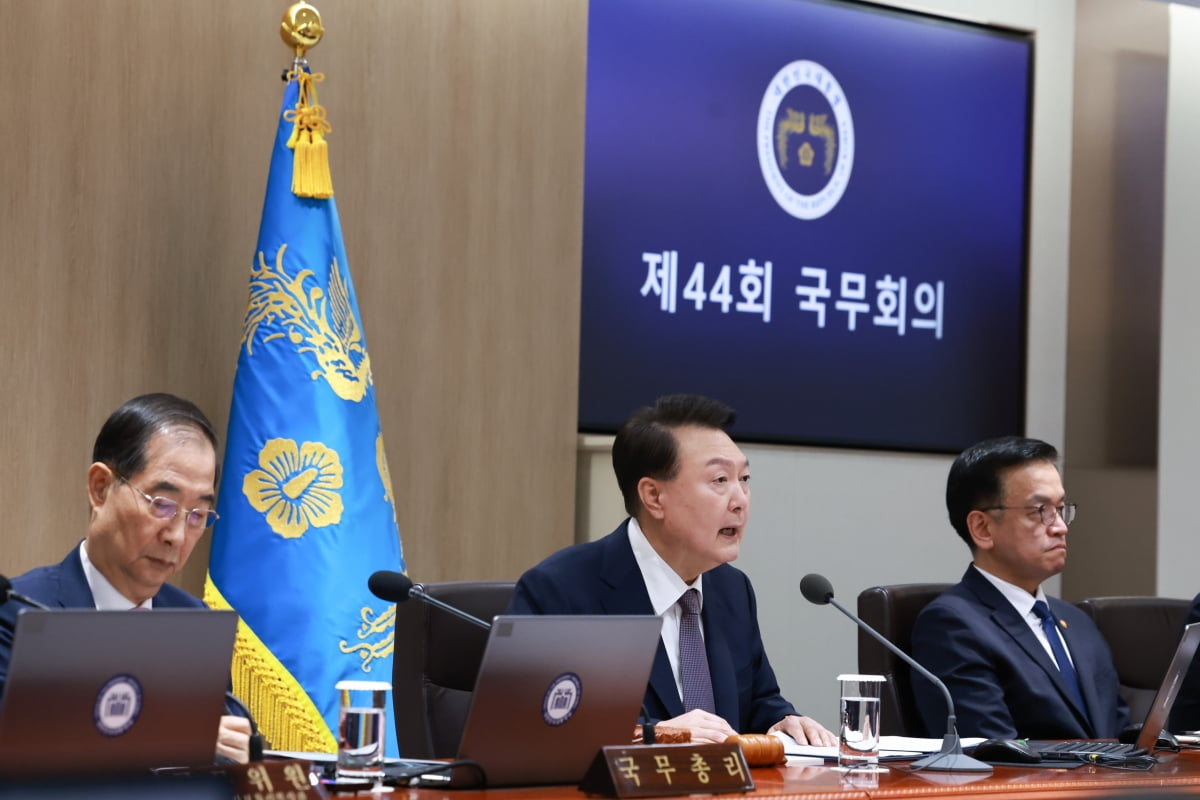 윤석열 대통령이 15일 서울 용산 대통령실 청사에서 열린 국무회의에서 발언하고 있다. /사진=연합뉴스