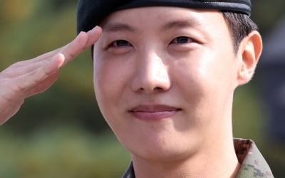 "뜨거운 감정"…BTS 제이홉, 진 축하 받으며 만기 전역 [종합]